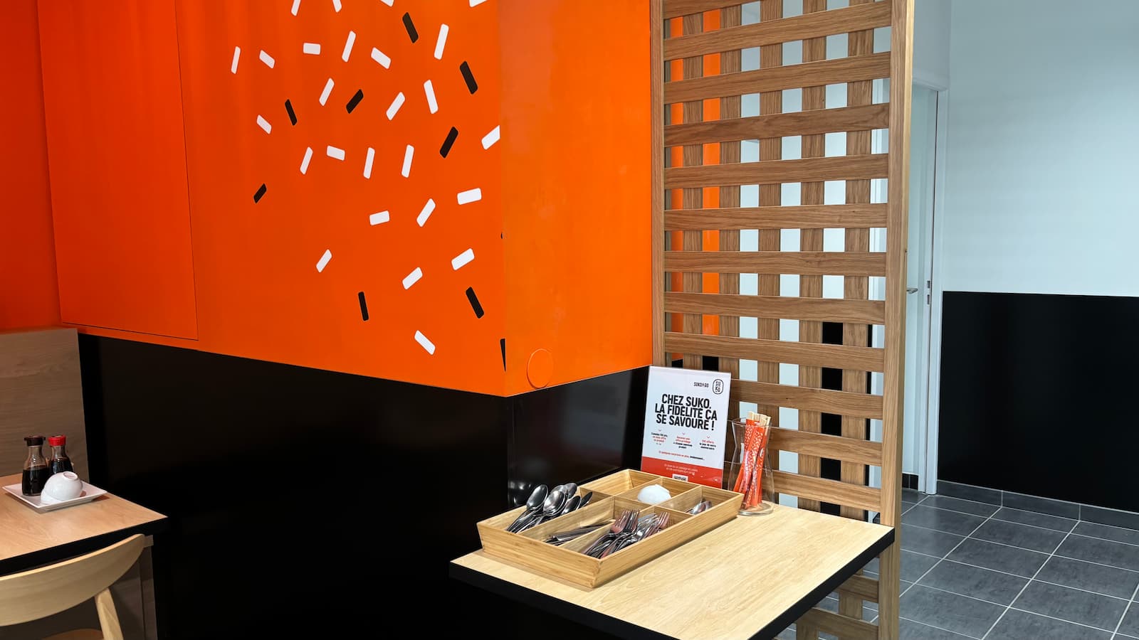 espace sur place du restaurant SUKO Petit Port à Nantes
